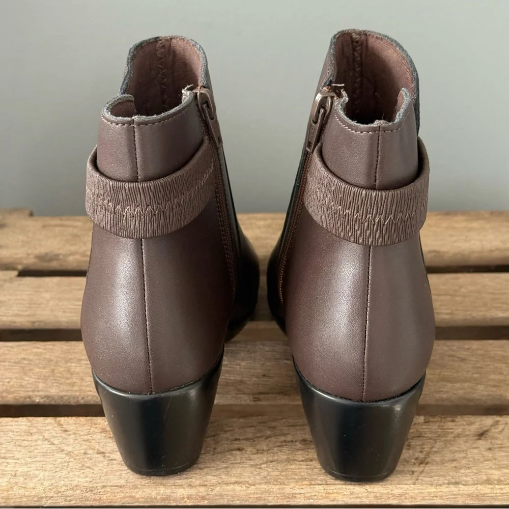 NEW Clarks Emily 2 Holly Ankle Leather Boots Womens‎ 6.5M Brown A28